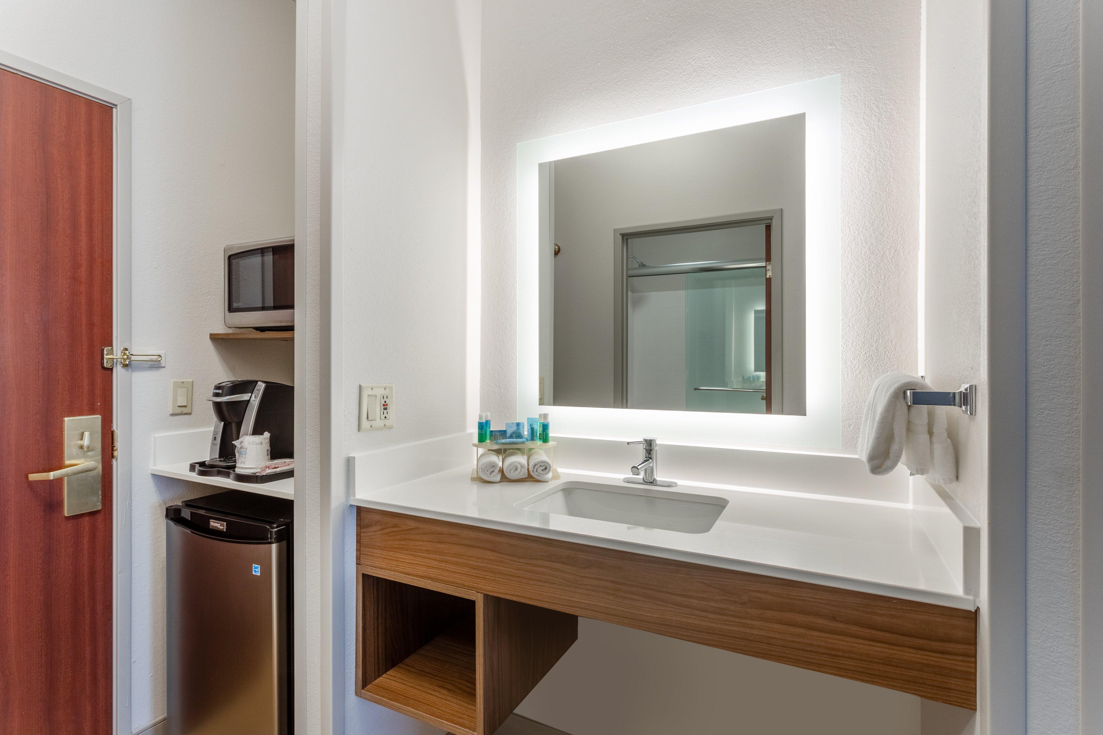 Express & By Ihg Hotel 2*